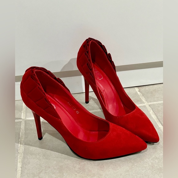 H&D Red suede stilettos with ruffle at the back and lacquer heels | Size EU 40 - Picture 9 of 11